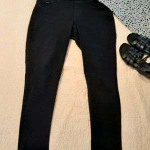 SALE 4/20  black skinny jeans